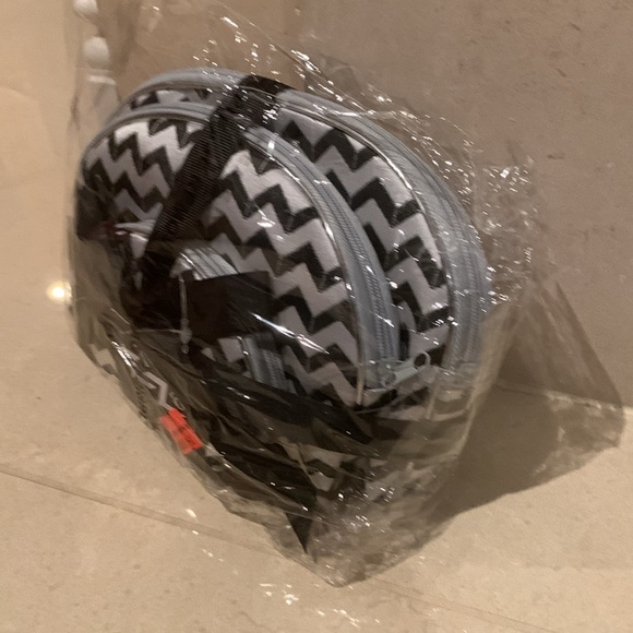 NWT Zig Zag 3 piece cosmetic bag. Never open non smoking non pet home. - Picture 2 of 3